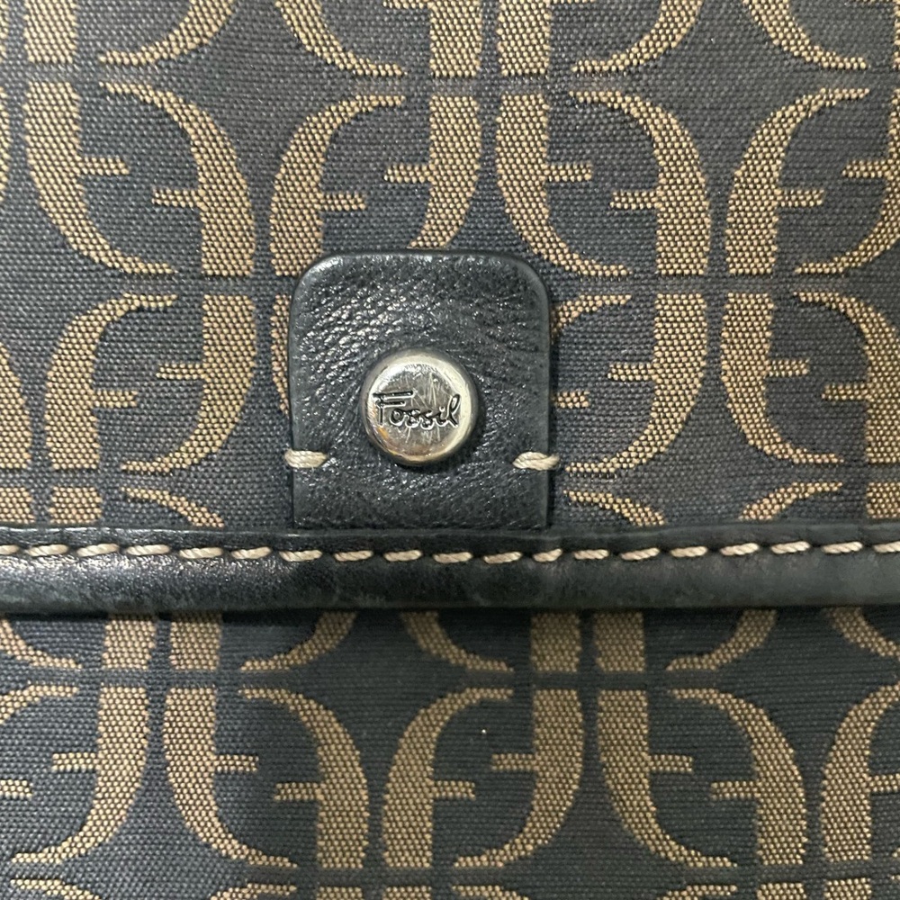 Fossil purse
